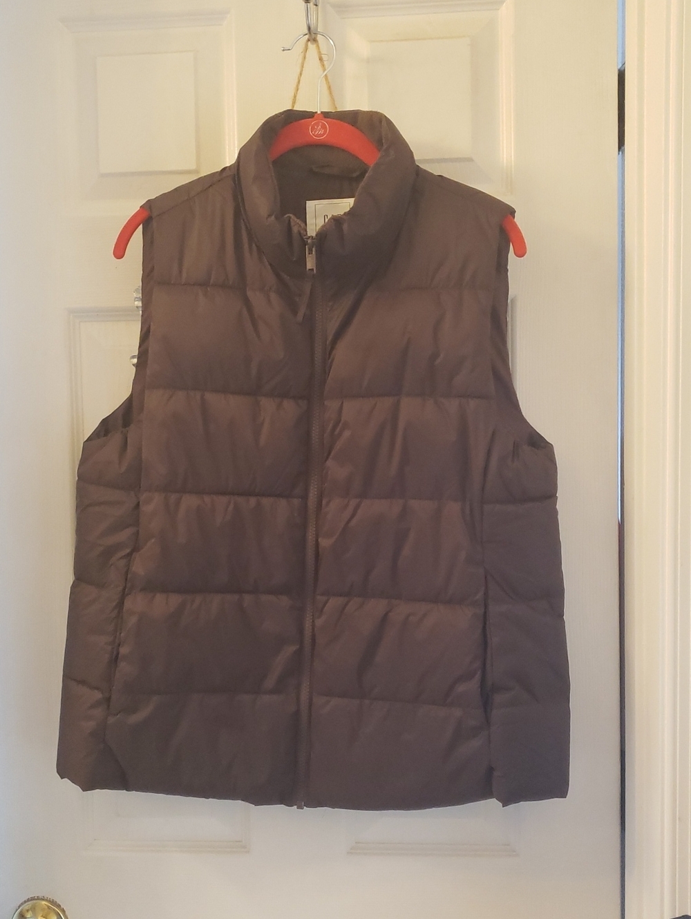 GAP Women's Quilted Puffer Vest in Dark Brown